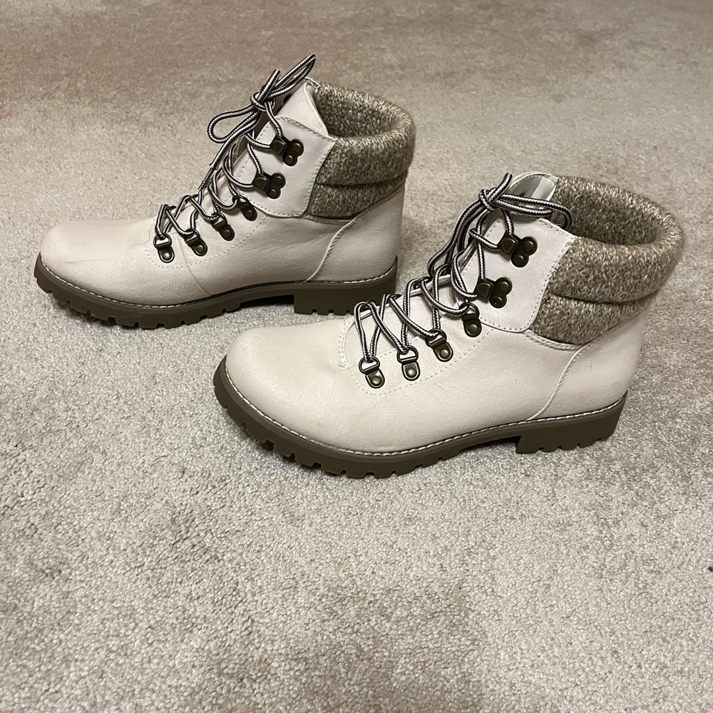 Cliffs Off White Ankle Boots